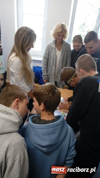 Zdjęcie w galerii na portalu naszraciborz.pl: Dopalacze-wypalacze. Akcja profilaktyczna w kuźniańskim MOW wiadomości z regionu