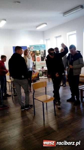 Zdjęcie w galerii na portalu naszraciborz.pl: Dopalacze-wypalacze. Akcja profilaktyczna w kuźniańskim MOW wiadomości z regionu