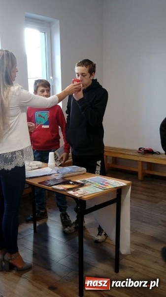 Zdjęcie w galerii na portalu naszraciborz.pl: Dopalacze-wypalacze. Akcja profilaktyczna w kuźniańskim MOW wiadomości z regionu