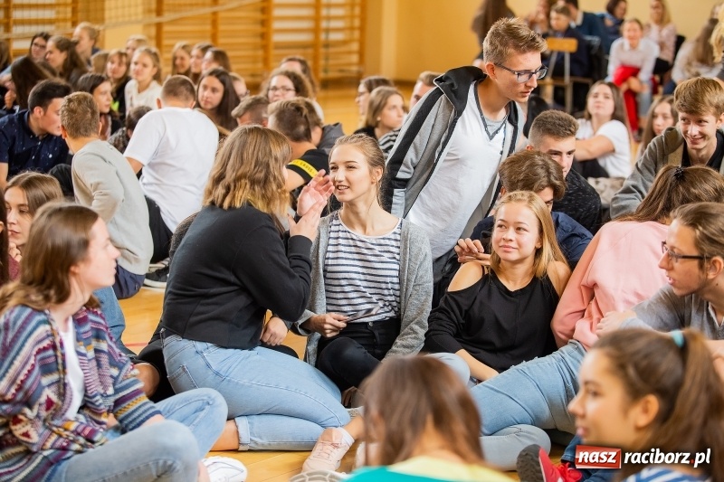Zdjęcie w galerii na portalu naszraciborz.pl: Turniej gier i zabaw językowych dla uczniów II LO w Raciborzu wiadomości z regionu