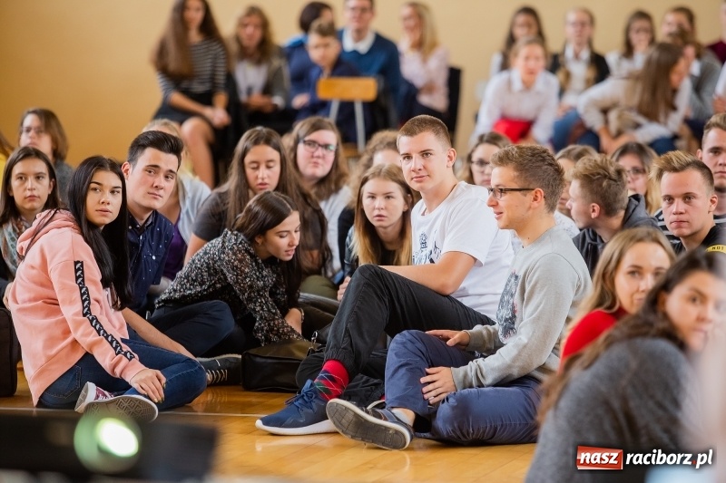 Zdjęcie w galerii na portalu naszraciborz.pl: Turniej gier i zabaw językowych dla uczniów II LO w Raciborzu wiadomości z regionu