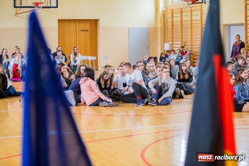 Zdjęcie w galerii na portalu naszraciborz.pl: Turniej gier i zabaw językowych dla uczniów II LO w Raciborzu wiadomości z regionu