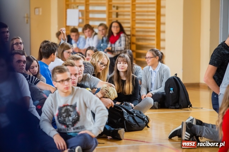 Zdjęcie w galerii na portalu naszraciborz.pl: Turniej gier i zabaw językowych dla uczniów II LO w Raciborzu wiadomości z regionu