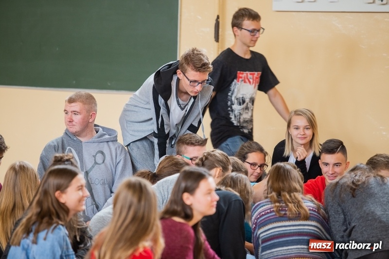 Zdjęcie w galerii na portalu naszraciborz.pl: Turniej gier i zabaw językowych dla uczniów II LO w Raciborzu wiadomości z regionu