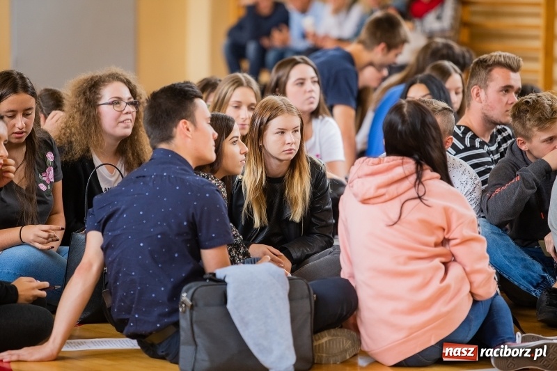Zdjęcie w galerii na portalu naszraciborz.pl: Turniej gier i zabaw językowych dla uczniów II LO w Raciborzu wiadomości z regionu
