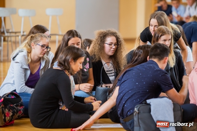 Zdjęcie w galerii na portalu naszraciborz.pl: Turniej gier i zabaw językowych dla uczniów II LO w Raciborzu wiadomości z regionu