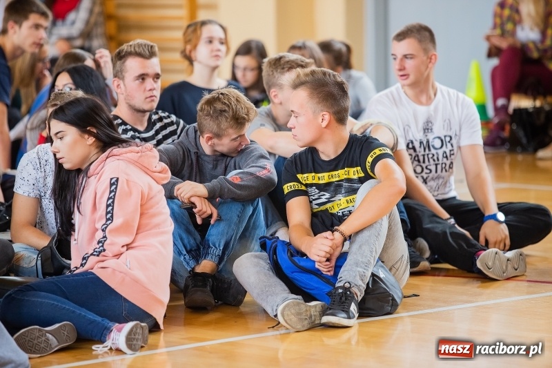 Zdjęcie w galerii na portalu naszraciborz.pl: Turniej gier i zabaw językowych dla uczniów II LO w Raciborzu wiadomości z regionu