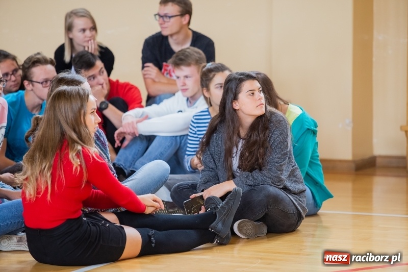 Zdjęcie w galerii na portalu naszraciborz.pl: Turniej gier i zabaw językowych dla uczniów II LO w Raciborzu wiadomości z regionu