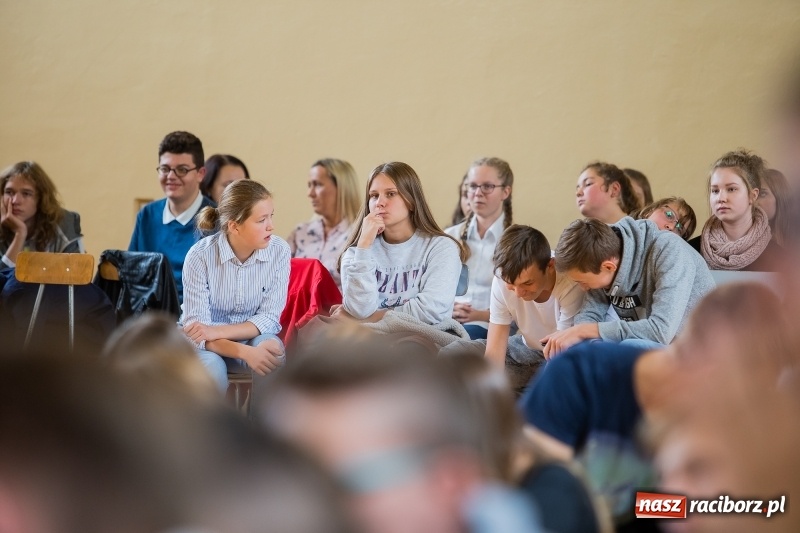 Zdjęcie w galerii na portalu naszraciborz.pl: Turniej gier i zabaw językowych dla uczniów II LO w Raciborzu wiadomości z regionu