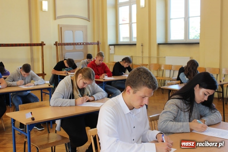 Zdjęcie w galerii na portalu naszraciborz.pl: Europejski Dzień Języków Obcych w Ekonomiku wiadomości z regionu