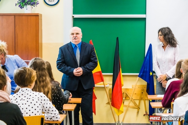 Zdjęcie w galerii na portalu naszraciborz.pl: Zmagania z językiem angielskim i niemieckim, czyli Europejski Dzień Języków Obcych w II LO wiadomości z regionu