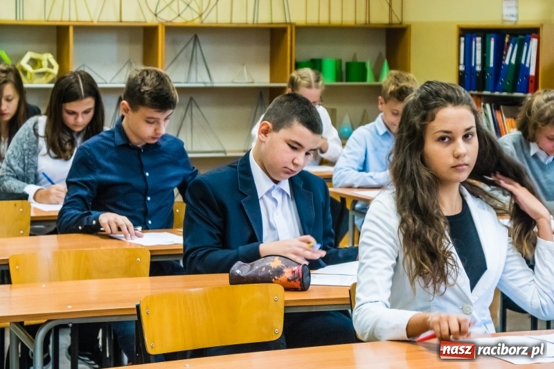 Zdjęcie w galerii na portalu naszraciborz.pl: Zmagania z językiem angielskim i niemieckim, czyli Europejski Dzień Języków Obcych w II LO wiadomości z regionu