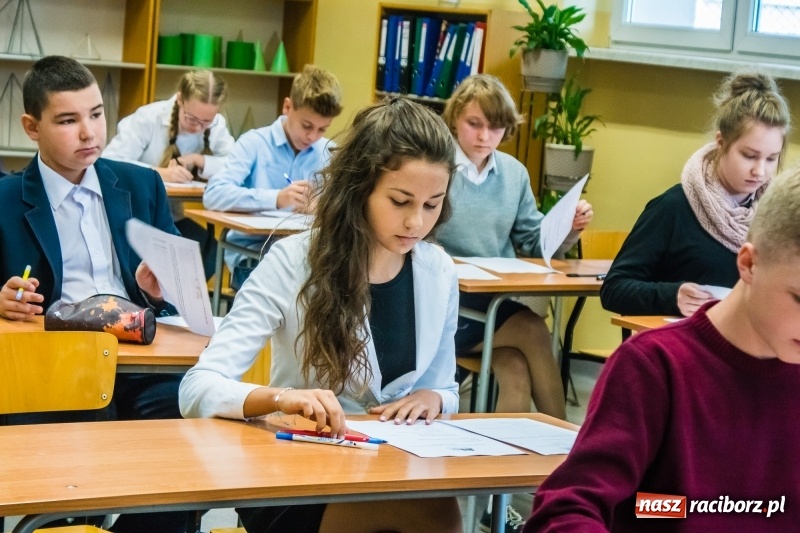 Zdjęcie w galerii na portalu naszraciborz.pl: Zmagania z językiem angielskim i niemieckim, czyli Europejski Dzień Języków Obcych w II LO wiadomości z regionu