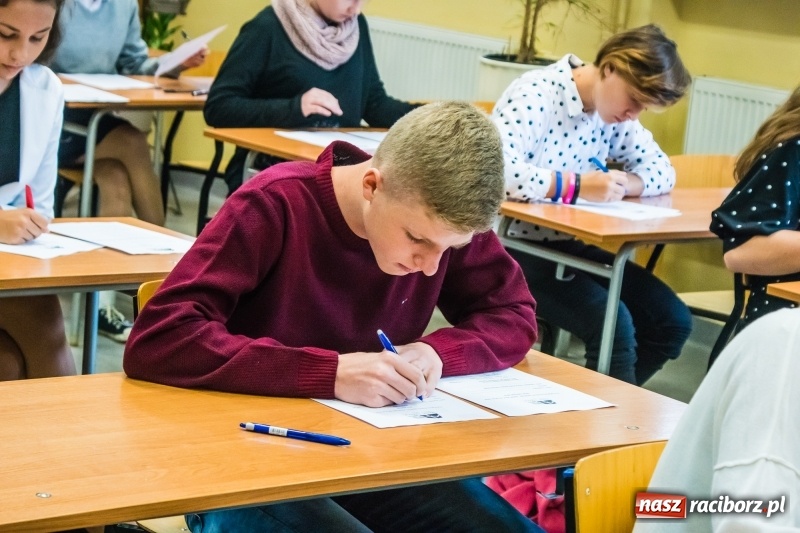 Zdjęcie w galerii na portalu naszraciborz.pl: Zmagania z językiem angielskim i niemieckim, czyli Europejski Dzień Języków Obcych w II LO wiadomości z regionu