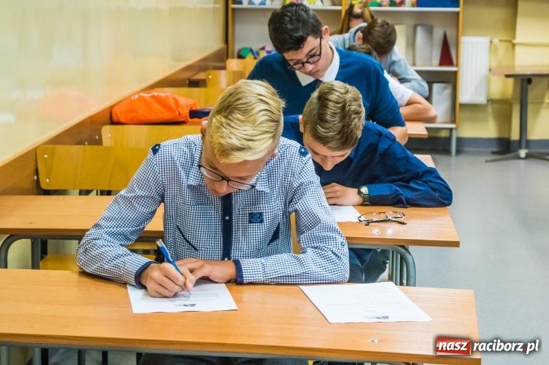 Zdjęcie w galerii na portalu naszraciborz.pl: Zmagania z językiem angielskim i niemieckim, czyli Europejski Dzień Języków Obcych w II LO wiadomości z regionu