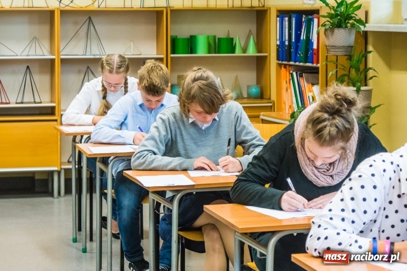 Zdjęcie w galerii na portalu naszraciborz.pl: Zmagania z językiem angielskim i niemieckim, czyli Europejski Dzień Języków Obcych w II LO wiadomości z regionu