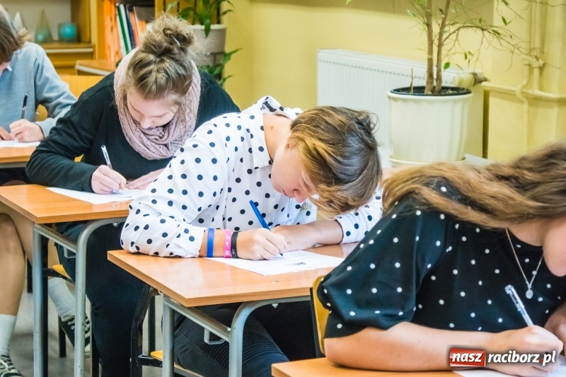 Zdjęcie w galerii na portalu naszraciborz.pl: Zmagania z językiem angielskim i niemieckim, czyli Europejski Dzień Języków Obcych w II LO wiadomości z regionu