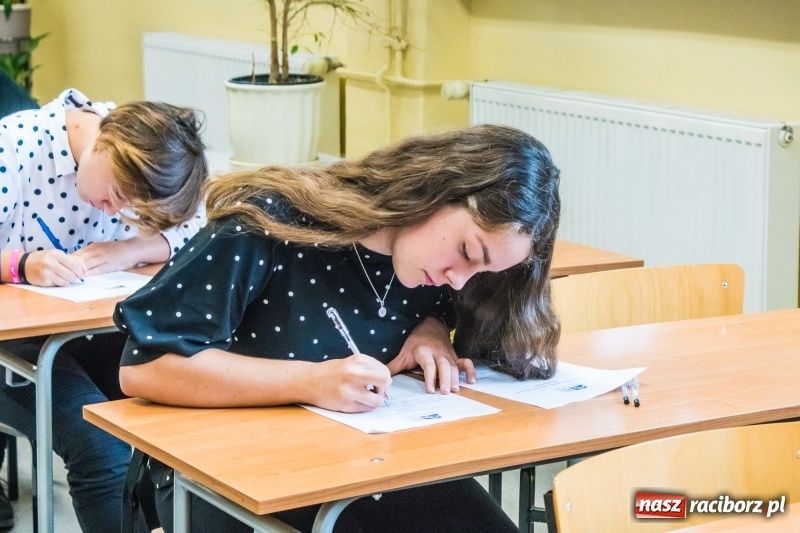 Zdjęcie w galerii na portalu naszraciborz.pl: Zmagania z językiem angielskim i niemieckim, czyli Europejski Dzień Języków Obcych w II LO wiadomości z regionu