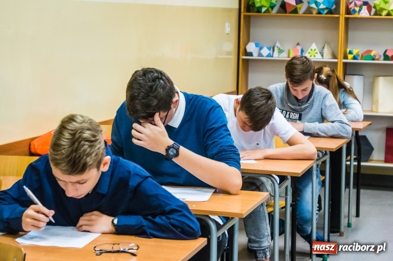 Zdjęcie w galerii na portalu naszraciborz.pl: Zmagania z językiem angielskim i niemieckim, czyli Europejski Dzień Języków Obcych w II LO wiadomości z regionu