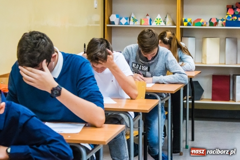 Zdjęcie w galerii na portalu naszraciborz.pl: Zmagania z językiem angielskim i niemieckim, czyli Europejski Dzień Języków Obcych w II LO wiadomości z regionu