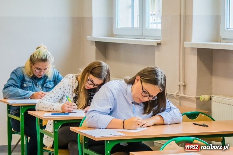 Zdjęcie w galerii na portalu naszraciborz.pl: Zmagania z językiem angielskim i niemieckim, czyli Europejski Dzień Języków Obcych w II LO wiadomości z regionu