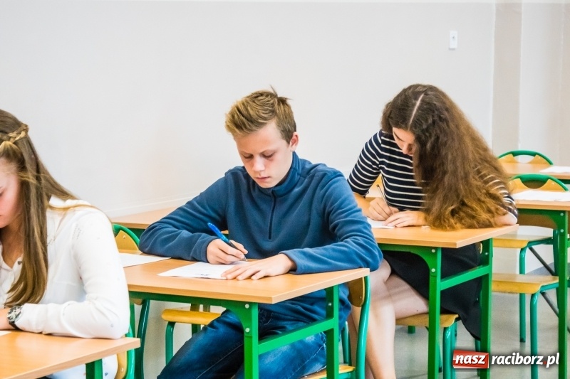 Zdjęcie w galerii na portalu naszraciborz.pl: Zmagania z językiem angielskim i niemieckim, czyli Europejski Dzień Języków Obcych w II LO wiadomości z regionu