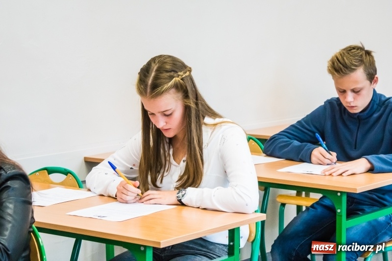 Zdjęcie w galerii na portalu naszraciborz.pl: Zmagania z językiem angielskim i niemieckim, czyli Europejski Dzień Języków Obcych w II LO wiadomości z regionu