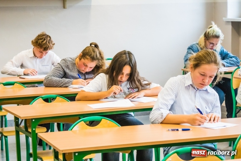 Zdjęcie w galerii na portalu naszraciborz.pl: Zmagania z językiem angielskim i niemieckim, czyli Europejski Dzień Języków Obcych w II LO wiadomości z regionu