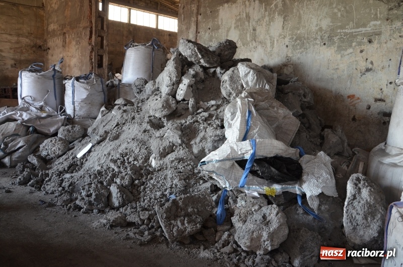 Zdjęcie w galerii na portalu naszraciborz.pl: Funkcjonariusze ŚlOSG ujawnili nielegalne składowisko odpadów wiadomości z regionu