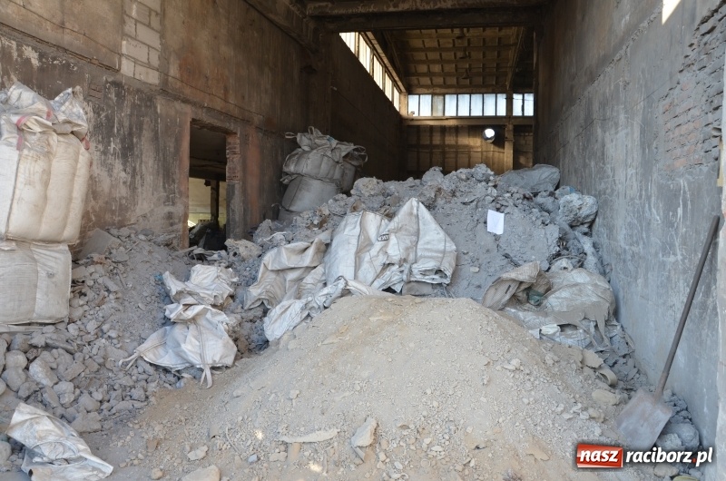 Zdjęcie w galerii na portalu naszraciborz.pl: Funkcjonariusze ŚlOSG ujawnili nielegalne składowisko odpadów wiadomości z regionu