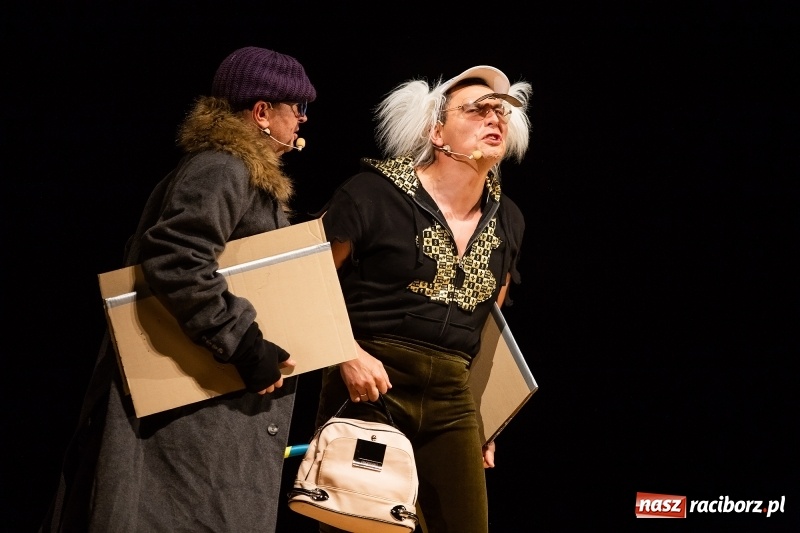 Zdjęcie w galerii na portalu naszraciborz.pl: Kabaret pod Wyrwigroszem bawił w RCK wiadomości z regionu