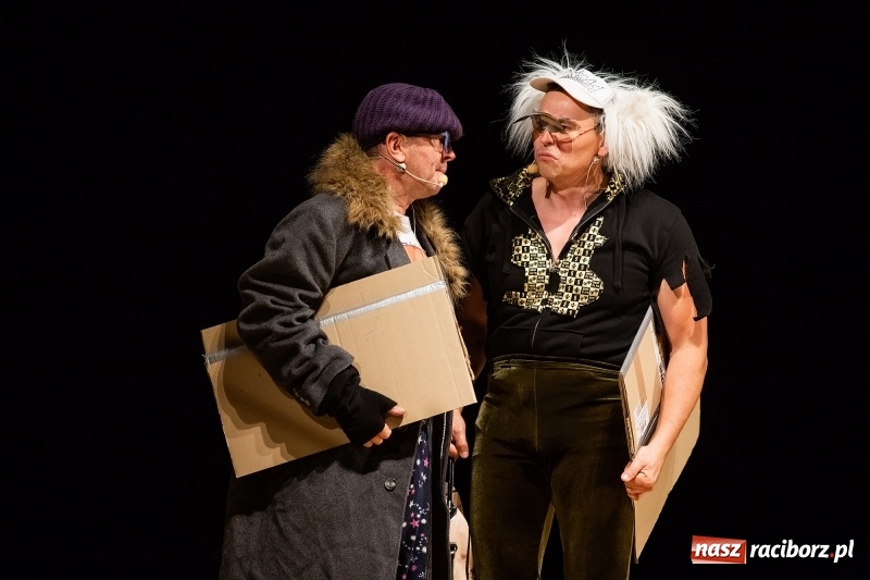 Zdjęcie w galerii na portalu naszraciborz.pl: Kabaret pod Wyrwigroszem bawił w RCK wiadomości z regionu