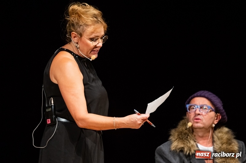 Zdjęcie w galerii na portalu naszraciborz.pl: Kabaret pod Wyrwigroszem bawił w RCK wiadomości z regionu