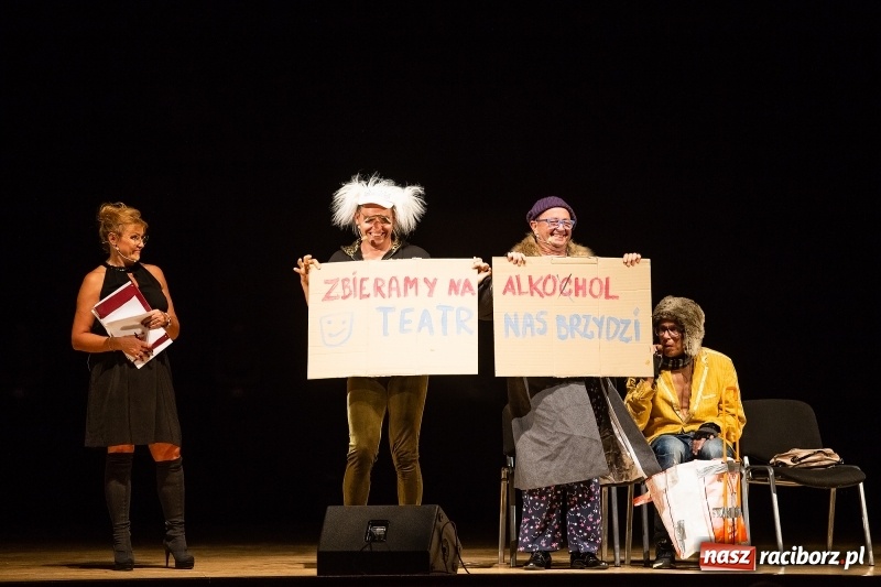 Zdjęcie w galerii na portalu naszraciborz.pl: Kabaret pod Wyrwigroszem bawił w RCK wiadomości z regionu