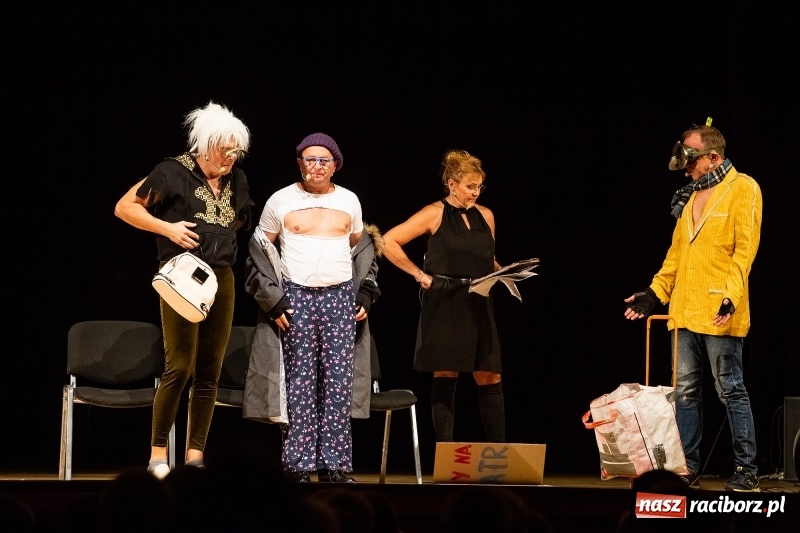 Zdjęcie w galerii na portalu naszraciborz.pl: Kabaret pod Wyrwigroszem bawił w RCK wiadomości z regionu