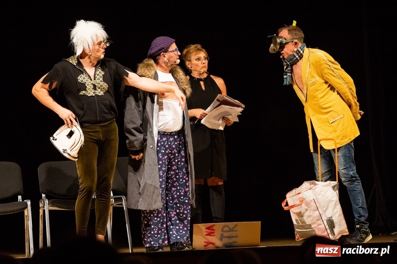 Zdjęcie w galerii na portalu naszraciborz.pl: Kabaret pod Wyrwigroszem bawił w RCK wiadomości z regionu