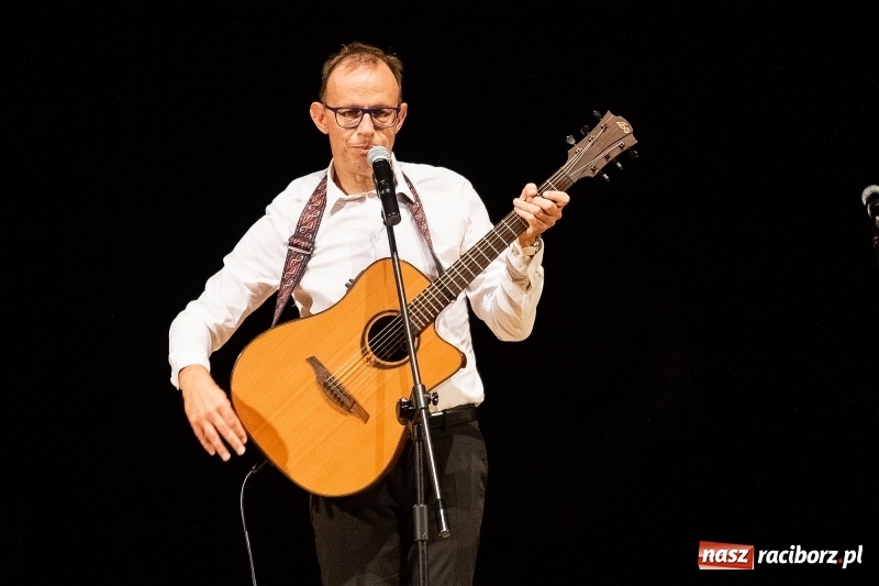 Zdjęcie w galerii na portalu naszraciborz.pl: Kabaret pod Wyrwigroszem bawił w RCK wiadomości z regionu