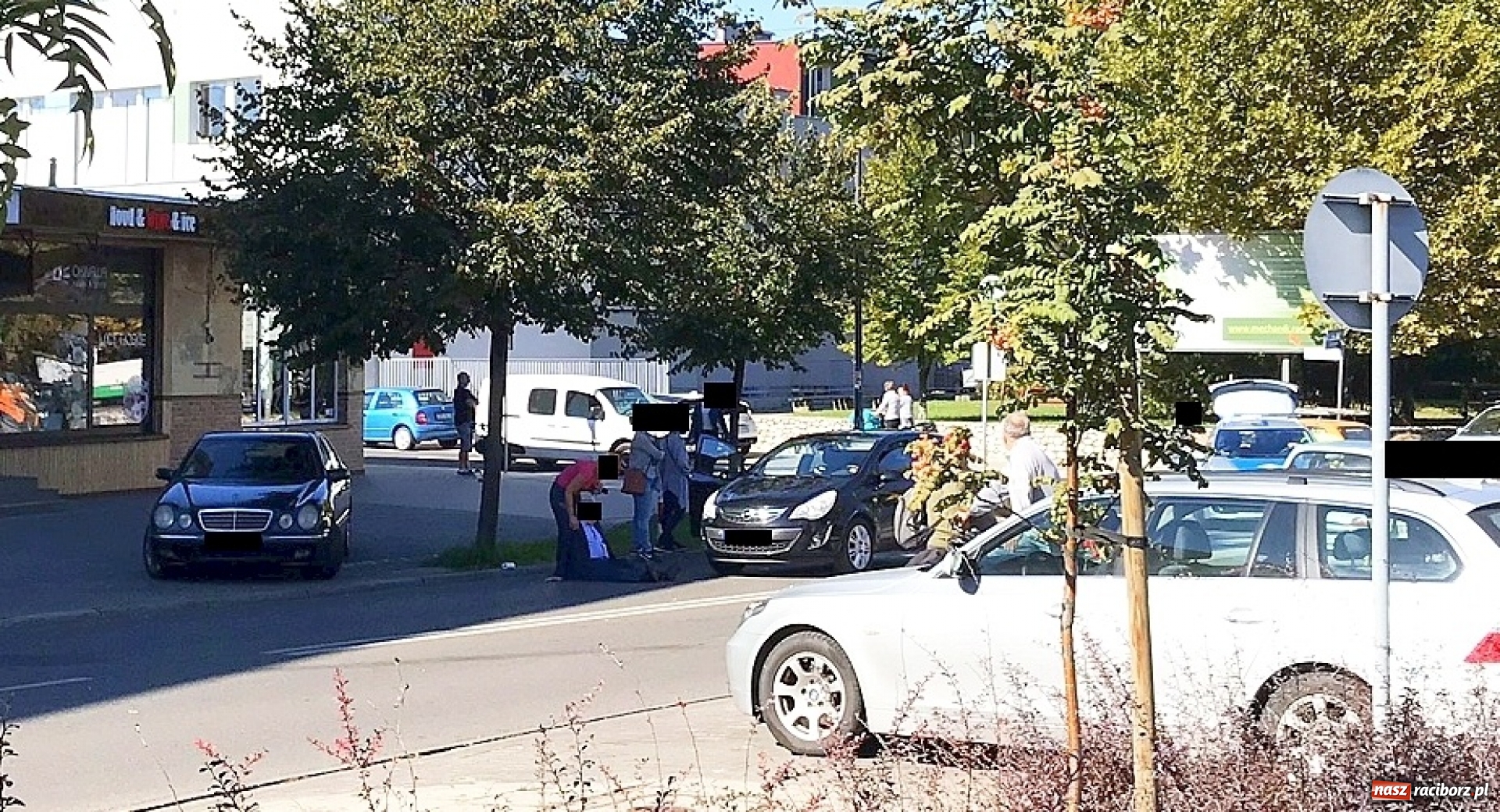 Zdjęcie w galerii na portalu naszraciborz.pl: Potrącenie pieszego na ulicy Wojska Polskiego  wiadomości z regionu