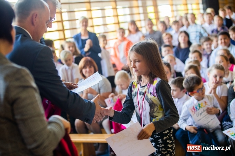 Zdjęcie w galerii na portalu naszraciborz.pl: Obchody 80-lecia szkoły w Ocicach FOTO i WIDEO wiadomości z regionu