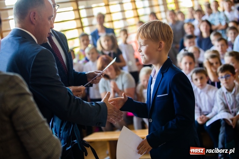 Zdjęcie w galerii na portalu naszraciborz.pl: Obchody 80-lecia szkoły w Ocicach FOTO i WIDEO wiadomości z regionu