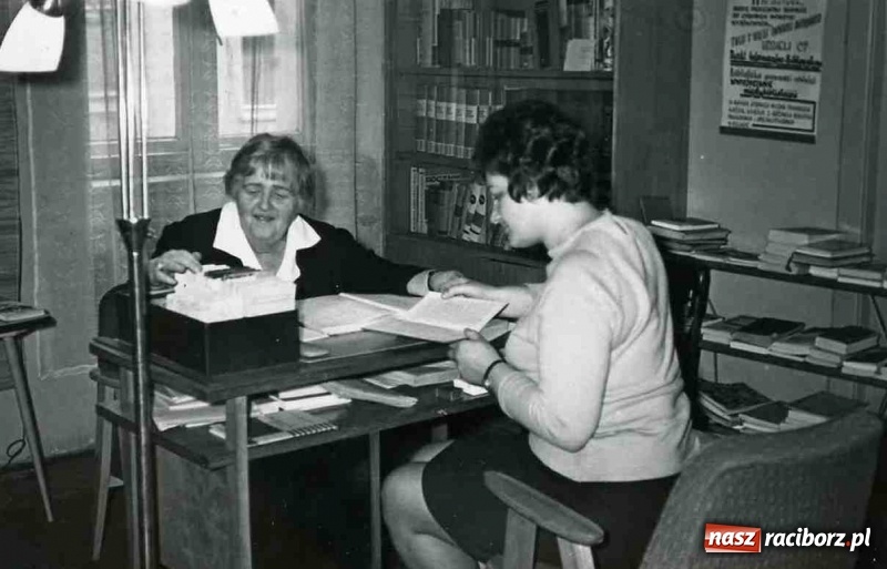 Zdjęcie w galerii na portalu naszraciborz.pl: Poznaj swoją bibliotekę. Historia filii numer 6 przy Powiatowym Domu Kultury wiadomości z regionu