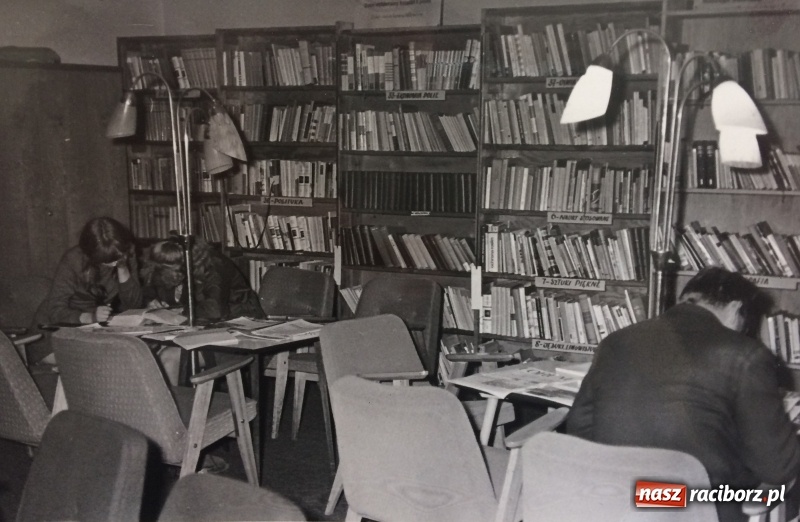 Zdjęcie w galerii na portalu naszraciborz.pl: Poznaj swoją bibliotekę. Historia filii numer 6 przy Powiatowym Domu Kultury wiadomości z regionu