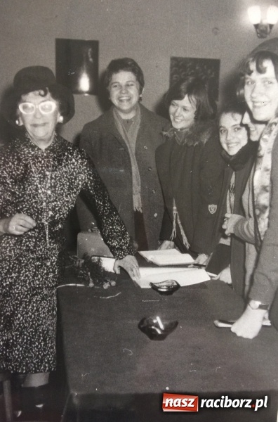 Zdjęcie w galerii na portalu naszraciborz.pl: Poznaj swoją bibliotekę. Historia filii numer 6 przy Powiatowym Domu Kultury wiadomości z regionu