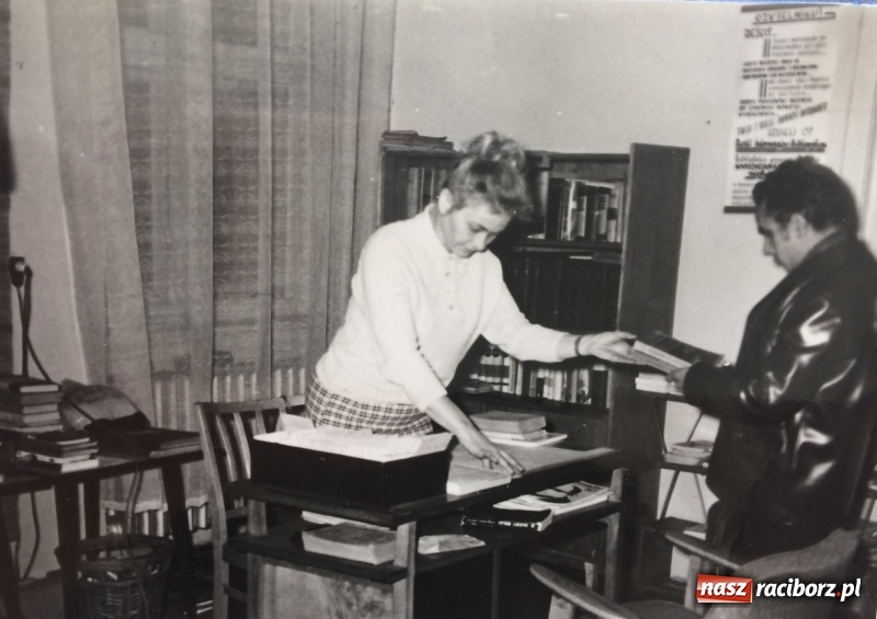 Zdjęcie w galerii na portalu naszraciborz.pl: Poznaj swoją bibliotekę. Historia filii numer 6 przy Powiatowym Domu Kultury wiadomości z regionu