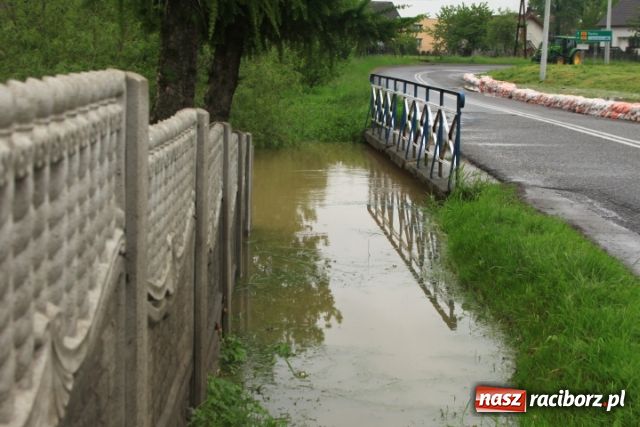 Zdjęcie w galerii na portalu naszraciborz.pl: W Ciechowicach podtopienia wiadomości z regionu