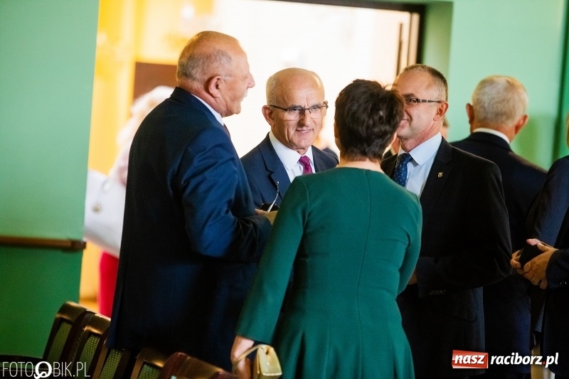 Zdjęcie w galerii na portalu naszraciborz.pl: Po raz szósty wręczono dziś Filary Ziemi Raciborskiej wiadomości z regionu