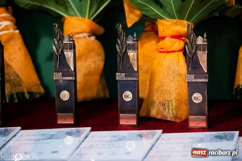 Zdjęcie w galerii na portalu naszraciborz.pl: Po raz szósty wręczono dziś Filary Ziemi Raciborskiej wiadomości z regionu