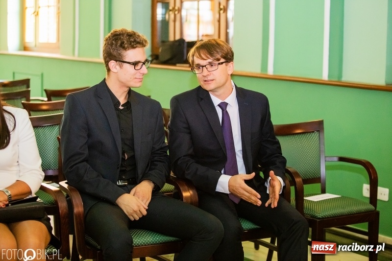 Zdjęcie w galerii na portalu naszraciborz.pl: Po raz szósty wręczono dziś Filary Ziemi Raciborskiej wiadomości z regionu