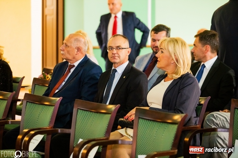 Zdjęcie w galerii na portalu naszraciborz.pl: Po raz szósty wręczono dziś Filary Ziemi Raciborskiej wiadomości z regionu