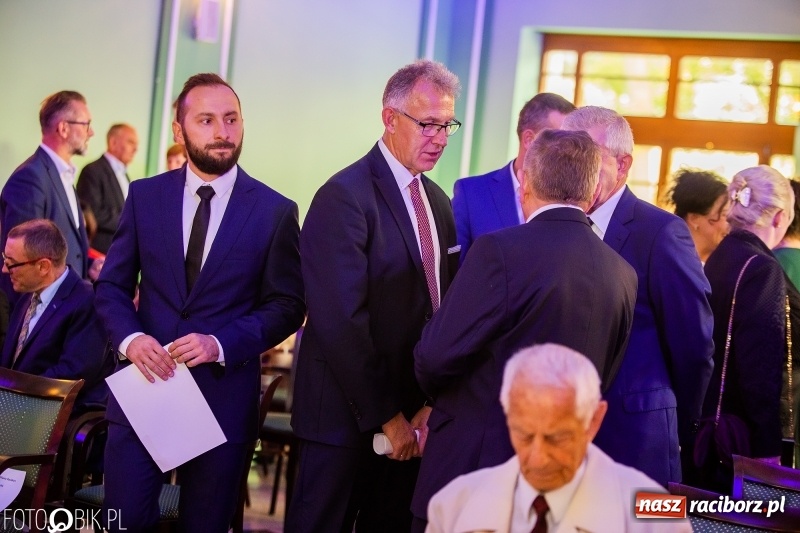 Zdjęcie w galerii na portalu naszraciborz.pl: Po raz szósty wręczono dziś Filary Ziemi Raciborskiej wiadomości z regionu